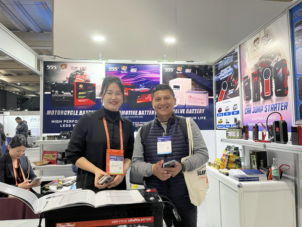 Компания Tiger Head Battery представила несколько новых аккумуляторов на выставке в Чили.