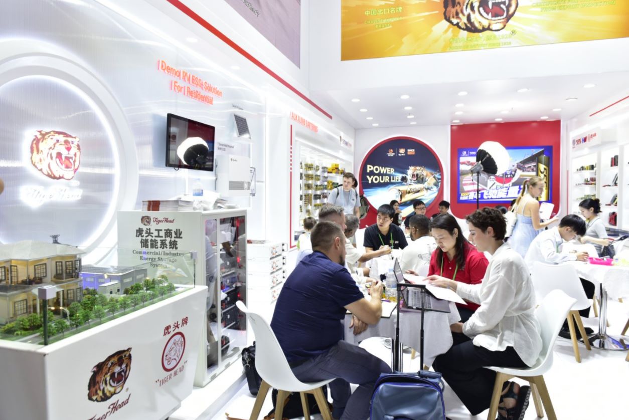 Аккумулятор Tiger Head отправляется в новое путешествие на 138-й Кантонской ярмарке, открывая будущее мировой энергетики